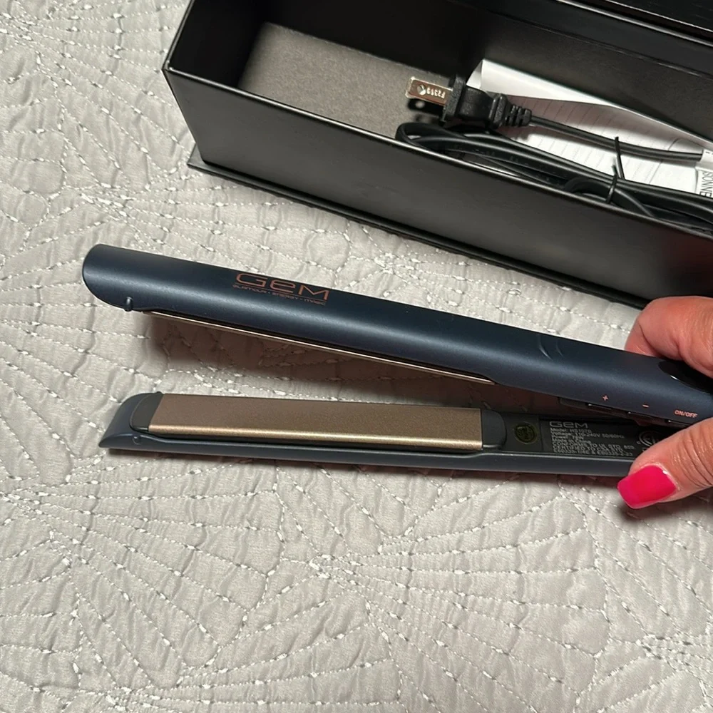 GEM XL 5” Long Plate Flat Iron for Straightening Hair , New in Box
